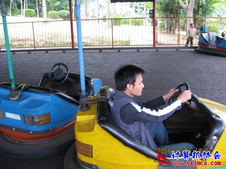 061203SKE1226.JPG