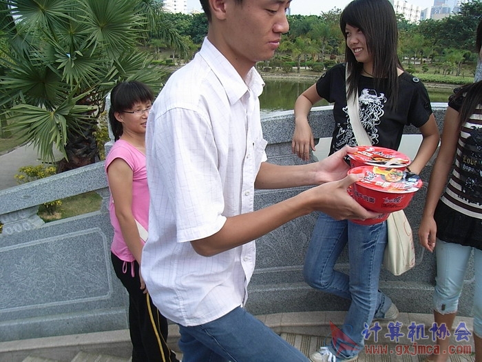 071029XCB160.jpg