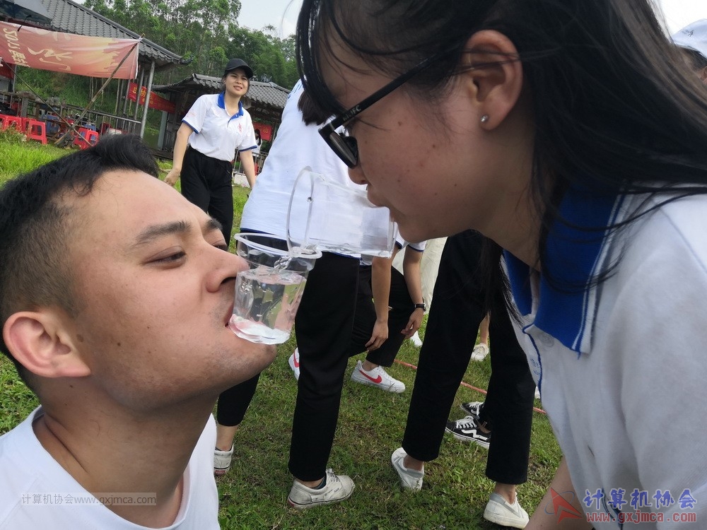 180512xhcy268.jpg