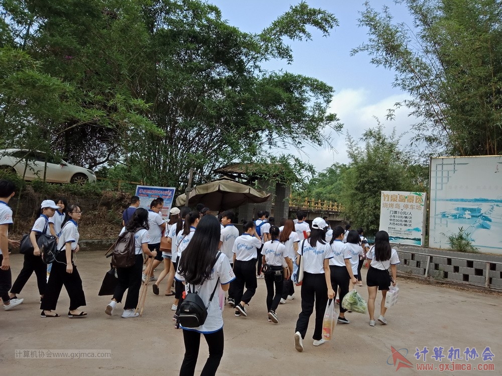 180512xhcy332.jpg