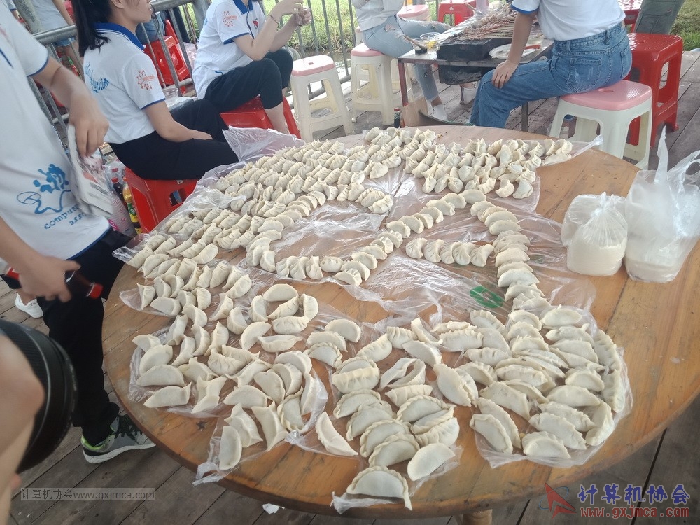 180512xhcy340.jpg
