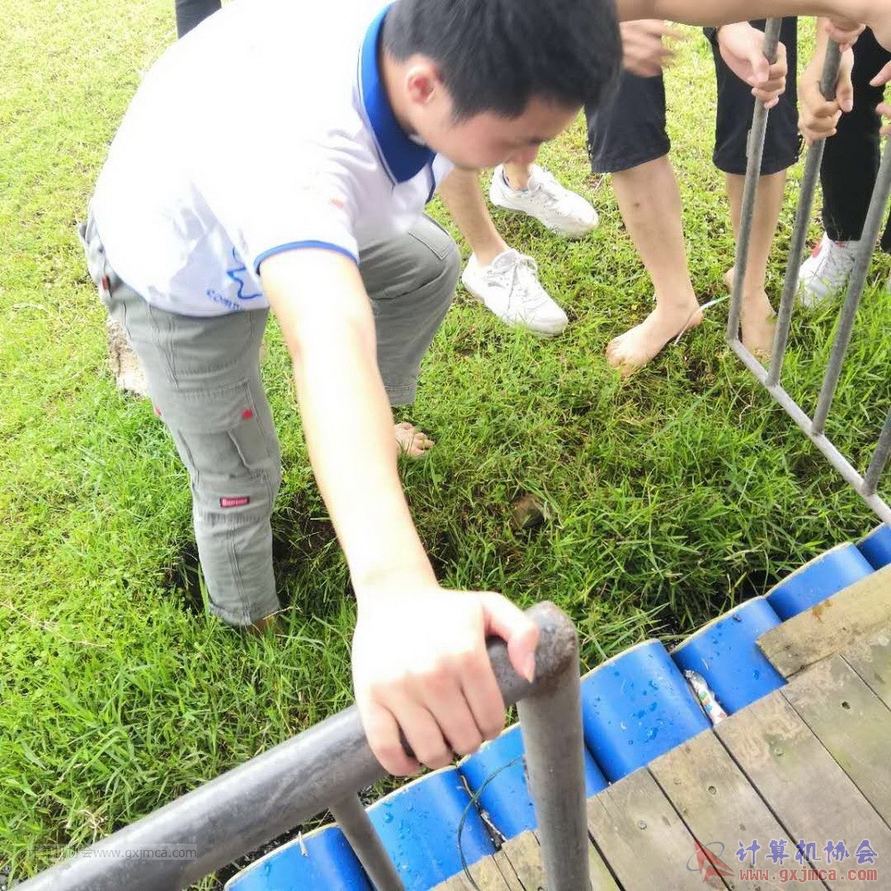 180512xhcy344.jpg