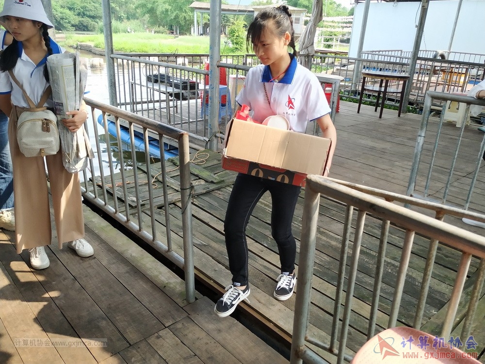 180512xhcy349.jpg