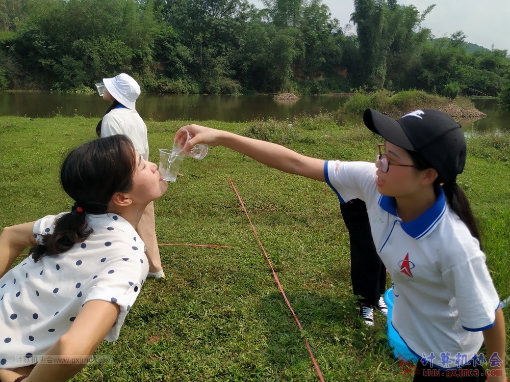 180512xhcy356.jpg