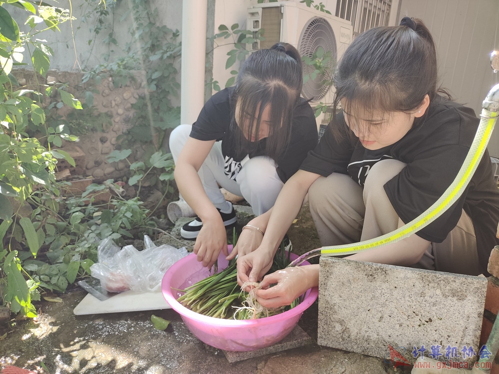 230416CAskly005.jpg