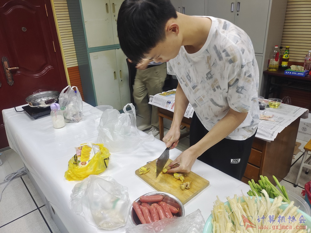 230512CA18znqcbh009.jpg