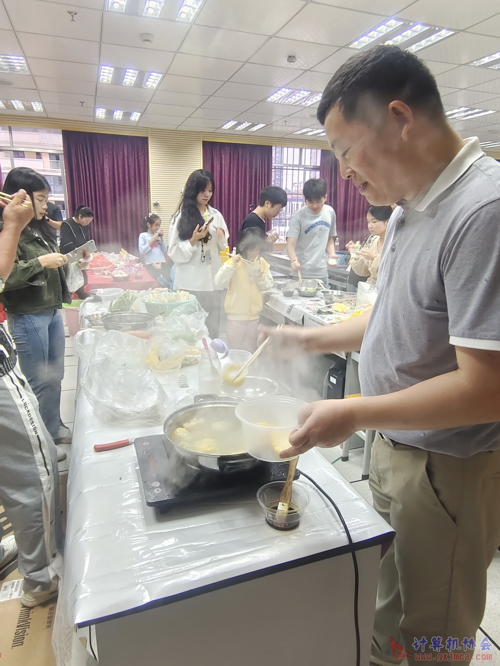 230512CA18znqcbh073.jpg