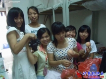 2009-09-28协会代表到宿舍探望慰问协会成员