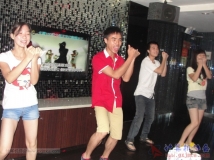 20130628协会技术部与财务部组织共庆暑假即将到来K歌联谊活动（01）