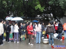 2010-04-17协会圣天宝春游烧烤(5)