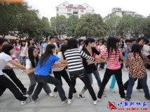 2011-11-30协会参加社团拔河比赛决赛（01）