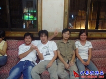 2005-08-30计算机协会委员会03级成员毕业聚餐于'好吃廊'（05）