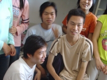 2006-04-10下午协会成员代表到宿舍看望脚受伤的成员许斌同学（01）