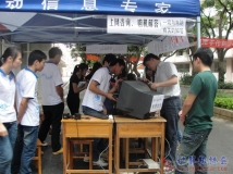 2012-04-23协会承办全院免费维修电脑活动（06）