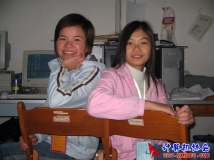 2005-12-22协会委员会成员在协会办公室休闲拍